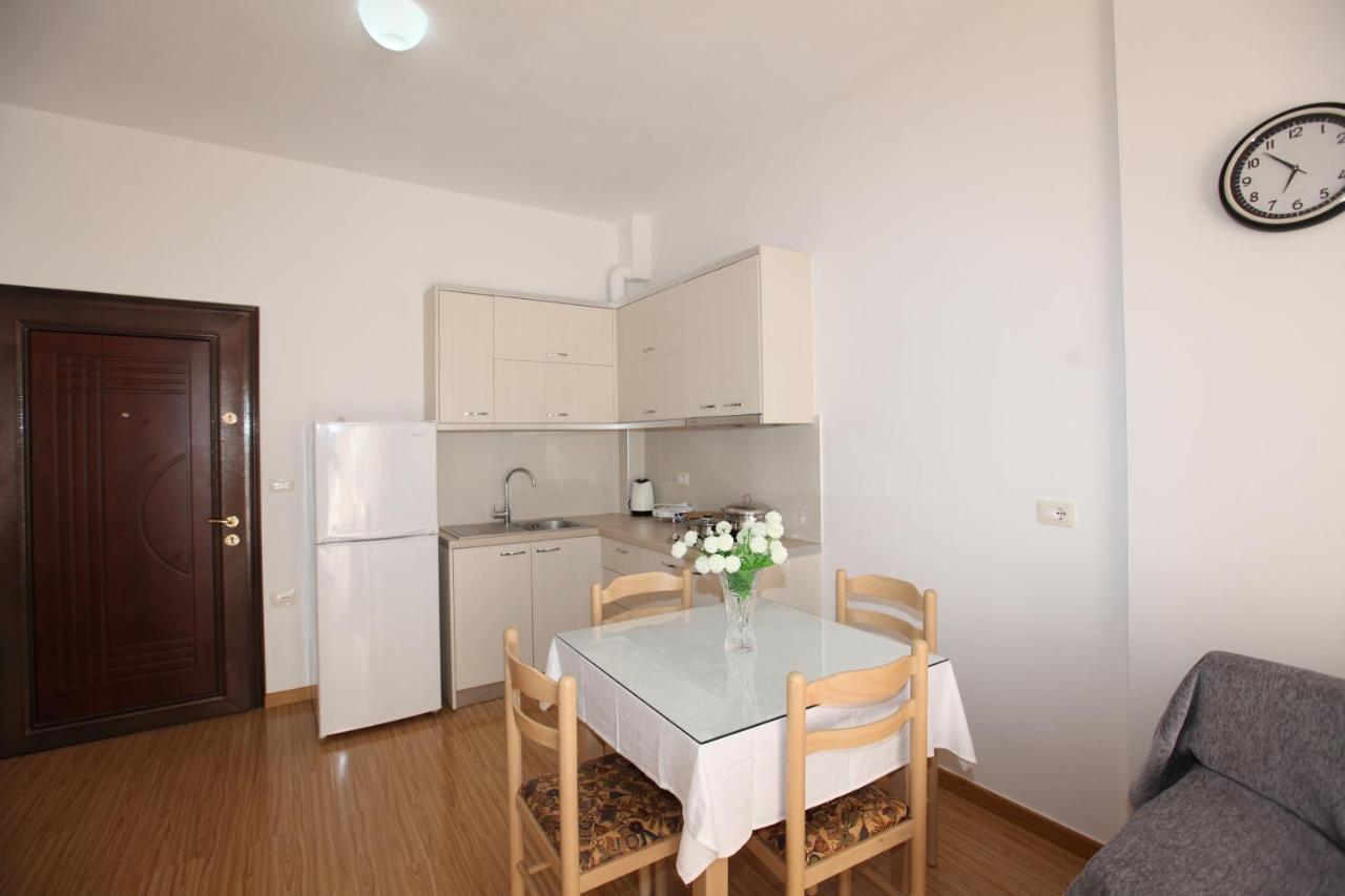 Teo Apartaments Sarande Exterior photo
