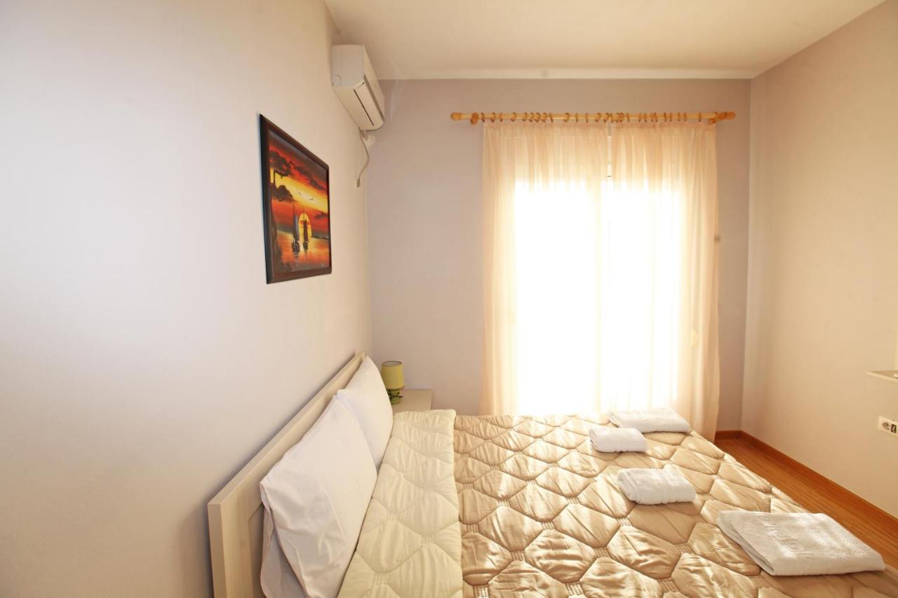 Teo Apartaments Sarande Exterior photo